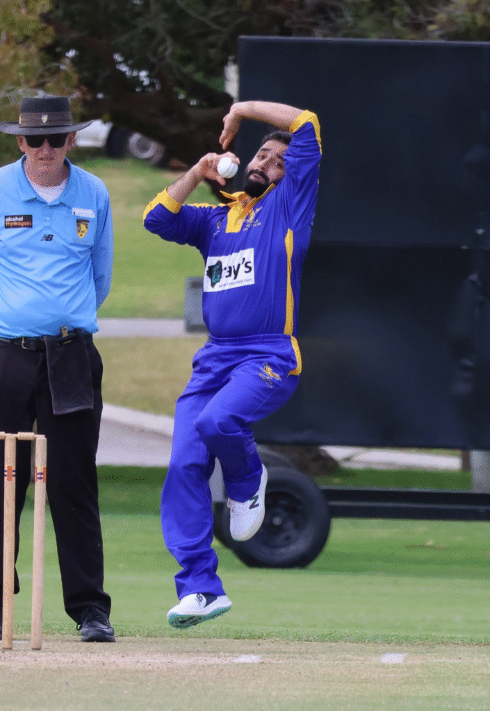 Asad Kidwai bowling for Gosnells Cricket Club