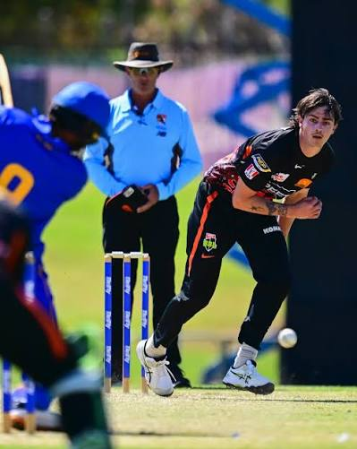 Lucas Martin bowling for WA